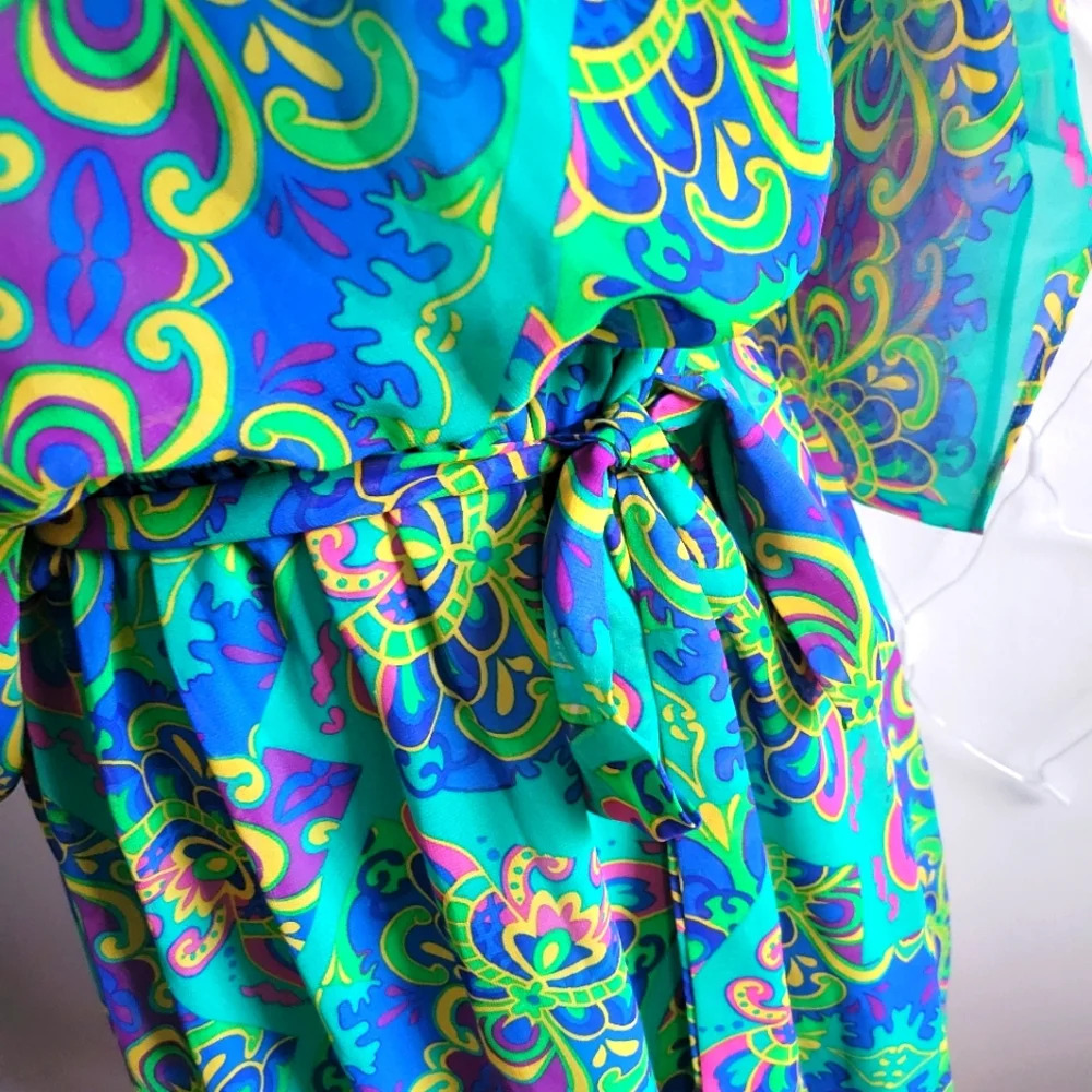 • Chadwicks • Flowy Dress • Belted Waist • Colorful Green Paisley / Size 8 - Picture 3 of 7